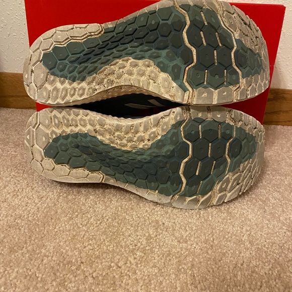 Women’s New Balance 1080s - Picture 4 of 10